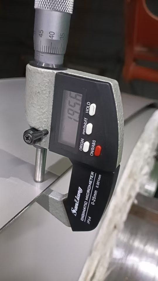 无锡顺康旺贸易有限公司 201 不锈钢钢带分条加工案例 现场实拍 2