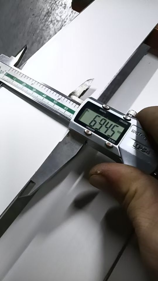 无锡顺康旺贸易有限公司 201 不锈钢钢带分条加工案例 现场实拍 3