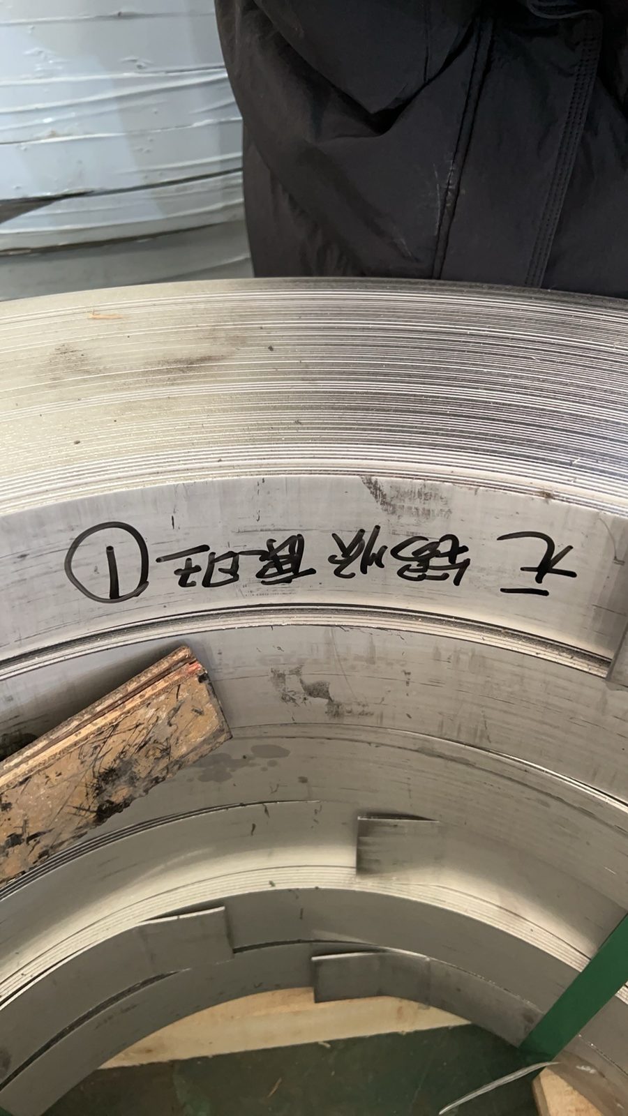 无锡顺康旺 201 不锈钢带开平与折弯加工实拍